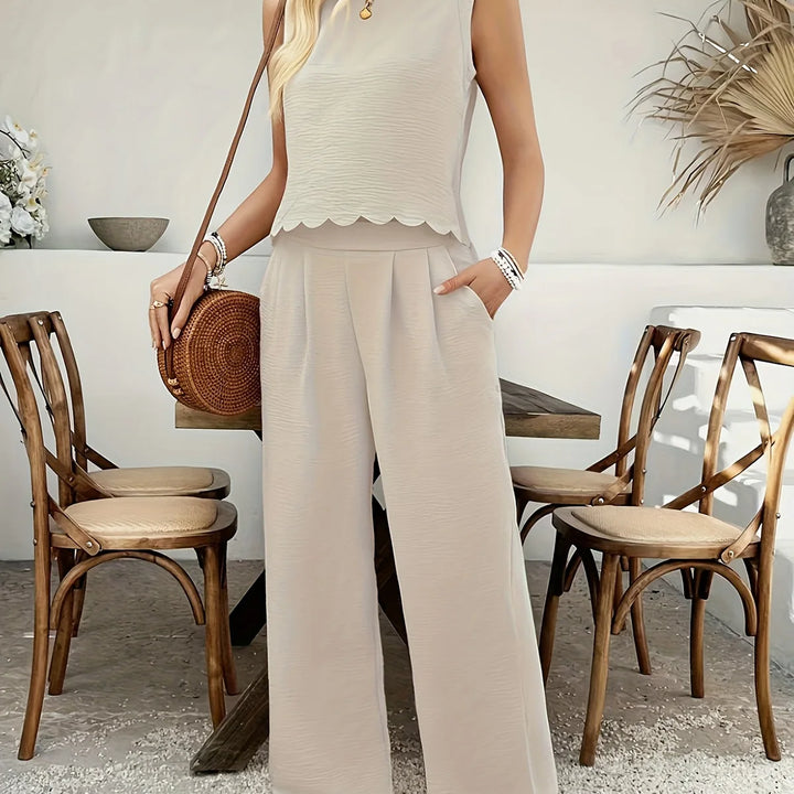 Casual set, wide pants, sleeveless blouse, open back with tie, detail on the hem of the blouse